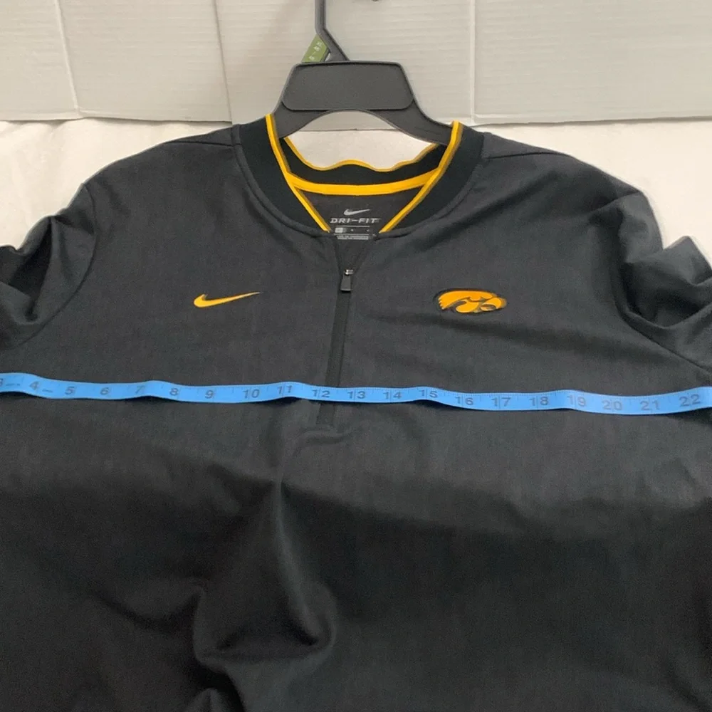 Nike Dri Fit Iowa Hawkeyes Pullover black Large 1/4 Zip Long Sleeve Nike dry fit